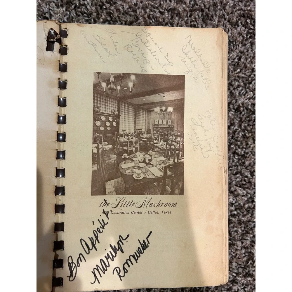 Under The Mushroom Restaurant‎ Dallas Texas Vintage Recipes Cookbook *Signed